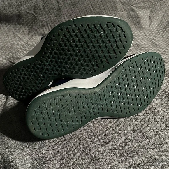 Nike Women's Air Max Bella Trainer 3 Shoe - Picture 6 of 7